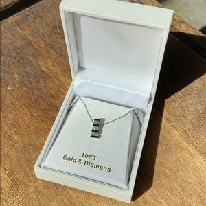 10K white gold and diamond necklace